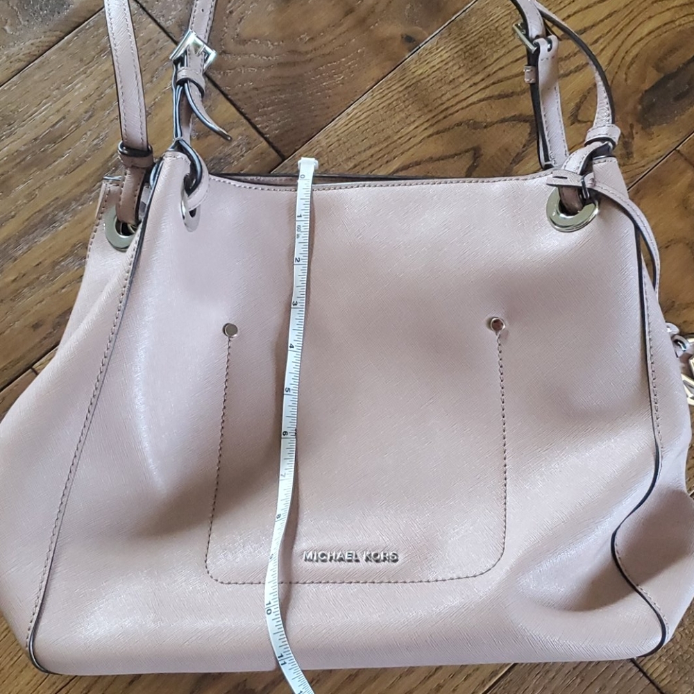 Like new Michael kors purse